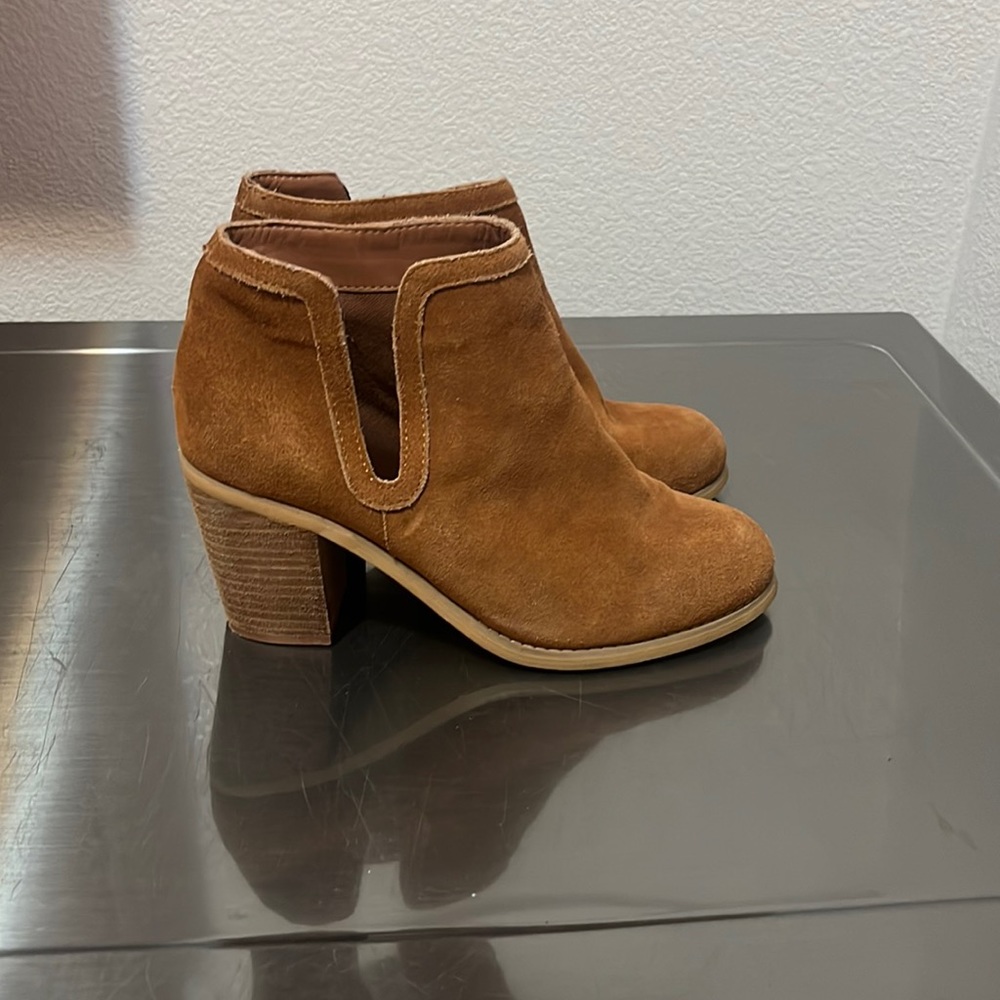 Cute Maurice’s boots with heel! Like brand new only worn twice!